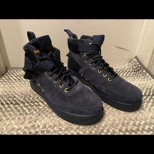 Nike SF Air Force 1 Mid Obsidian Metallic Gold